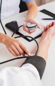 أسباب أعراض علاج انخفاض ضغط الدم